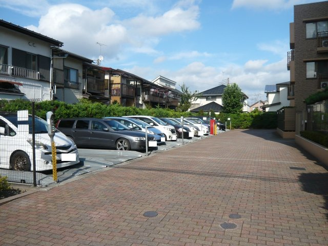 レクセルマンション狭山ヶ丘の駐車場