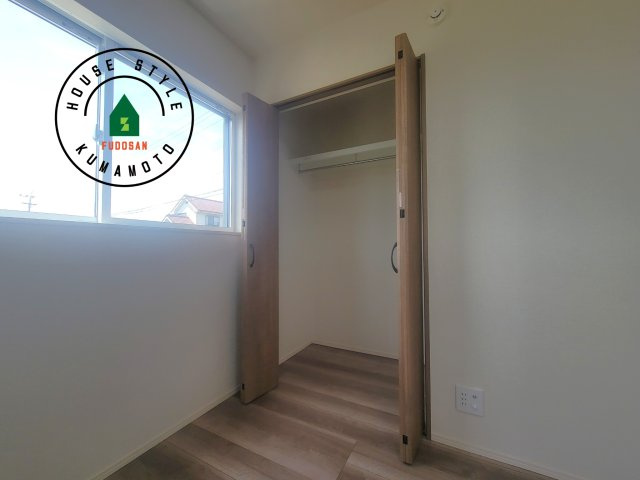 宇城市小川町北新田第6-2棟（2号棟）の収納|洋服や大きな荷物が多い方や人数の多いご家族などは、一般的なクローゼットよりもウォークインクローゼットのほうが使い勝手が良いです。