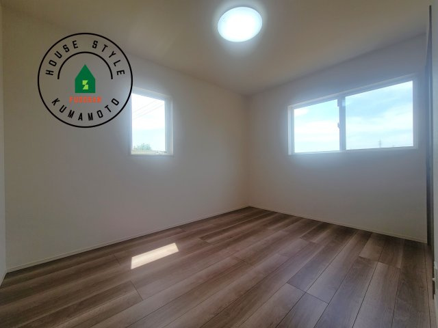 宇城市小川町北新田第6-2棟（2号棟）の洋室|採光良好な洋室は全居室、複層ガラスの遮熱効果と断熱効果で、一年中快適に過ごせます。