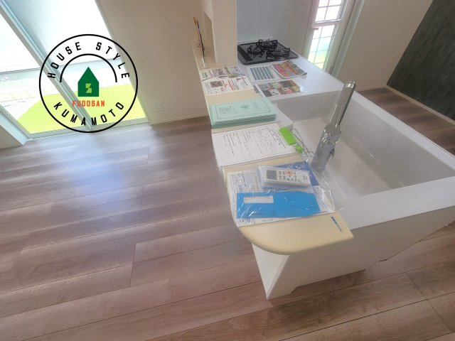 宇城市小川町北新田第6-2棟（2号棟）のダイニング|キッチンから立ち込める香りが今日の料理を期待させます。