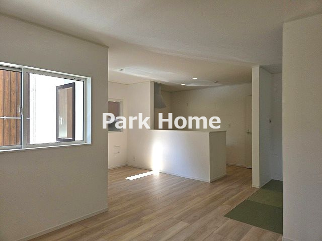 高知市薊野南町 -１号棟-新築戸建ての居間・リビング|１F:18.3LDK（畳コーナー含む）