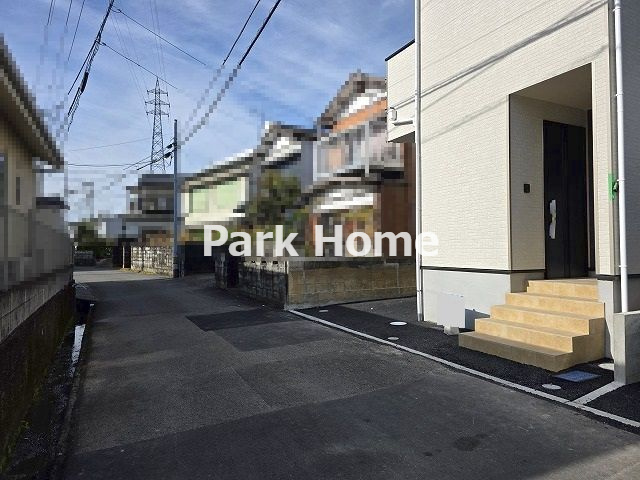 高知市薊野南町 -１号棟-新築戸建ての前面道路含む現地写真