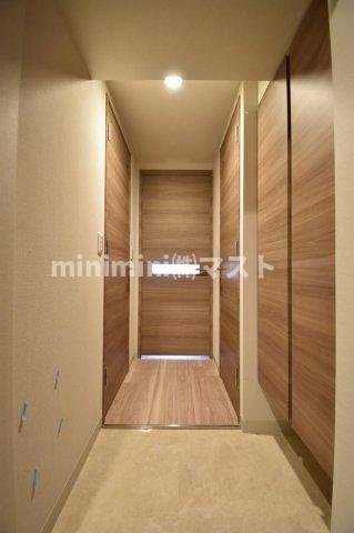 ミラージュパレス玉造デフィの玄関