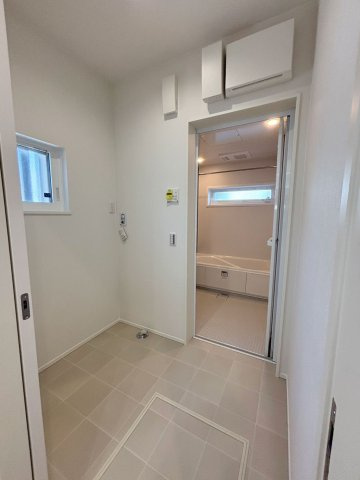 久留米市日ノ出町2号地の洗面所|洗面ルームと、洗濯・脱衣ルームが別になっているところも◎