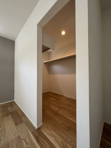 久留米市日ノ出町2号地の収納|おしゃれが楽しくなるウォークインクローゼット付きのお部屋もあります♪