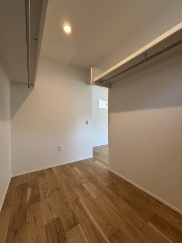 久留米市日ノ出町2号地の収納|ウォークインクローゼットはたくさん収納できそうです♪