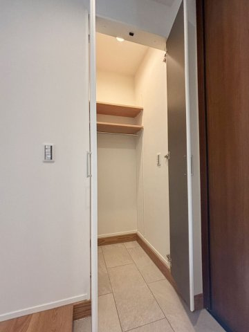 久留米市日ノ出町2号地の収納|シューズボックスの他にも生活用品やベビーカー、傘立てなど収納できるスペースも♪