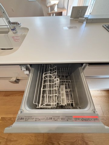 久留米市日ノ出町2号地のキッチン|食洗器付で家事が時間短縮できます。