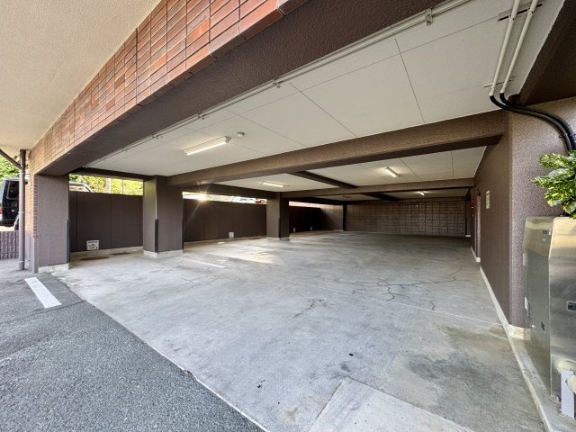 リヴァージュ高林の駐車場|敷地内駐車場はすべて平置きになります。（場所は要確認）