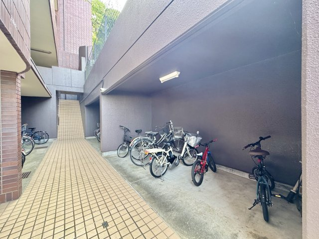 リヴァージュ高林のその他|駐輪場は敷地内鍵付き扉内にあるので防犯はバッチリです！