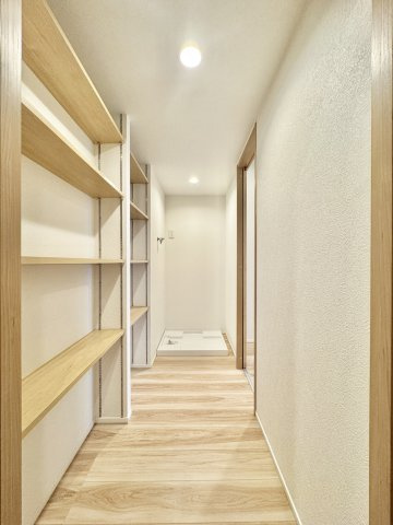 リヴァージュ高林の内装|洗濯場と洗面室が分かれていますので込み合うこともなくキッチン横にあるため家事同線はいいですね♪
