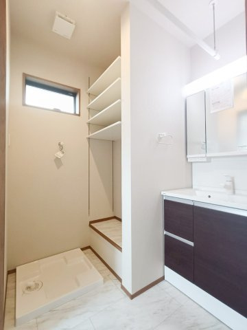 八潮市　古新田　新築戸建　　全1棟の洗面所|忙しい朝には欠かせない洗面所です