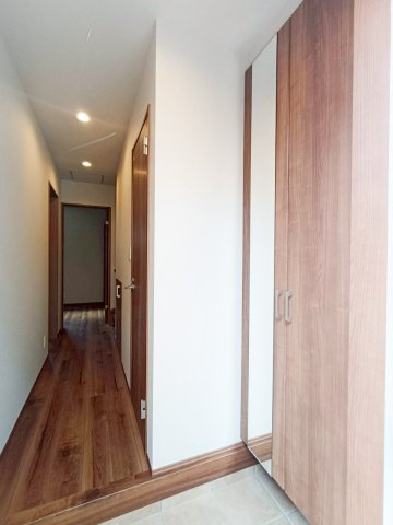 八潮市　古新田　新築戸建　　全1棟の玄関|落ち着いた玄関です