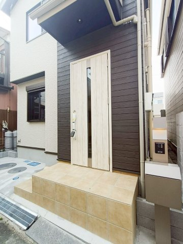 八潮市　古新田　新築戸建　　全1棟の玄関|シンプルで使いやすい玄関です