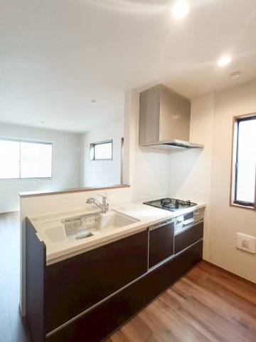 八潮市　古新田　新築戸建　　全1棟のキッチン|キッチンでお料理をお楽しみください