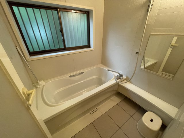 高島市新旭町熊野本中古ログハウスの浴室