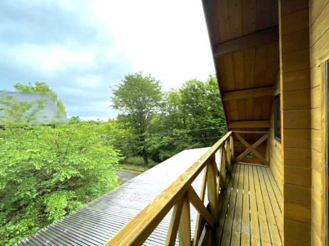高島市新旭町熊野本中古ログハウスのバルコニー
