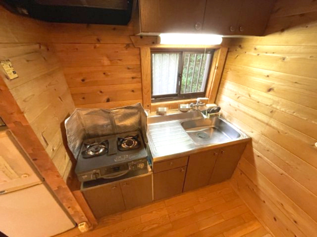 高島市新旭町熊野本中古ログハウスのキッチン