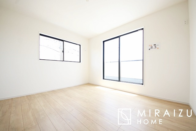 【洋室】 | 日当たりの良いお家は嬉しいですよね。それぞれ価値観が分かれる箇所です、実際に内覧して日当たりの心地よさをご体感下さいね♪