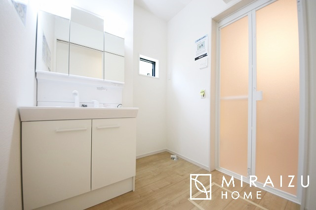 【独立洗面台】 | 暮らしやすさを考えたプランで快適な現地ロケーションを実現。安らぎに満たされる、ゆとりのある日々を過ごせます♪