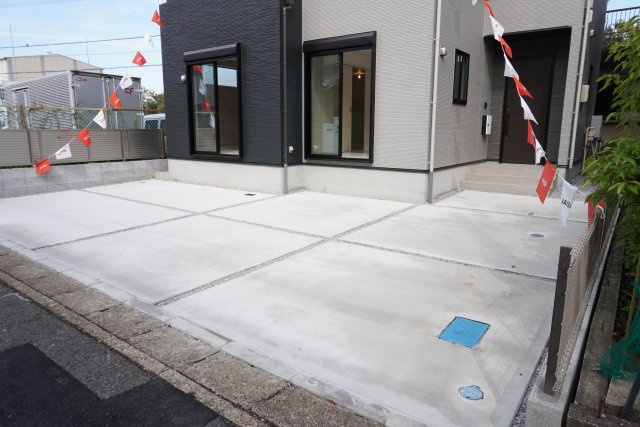 草加市稲荷5丁目 新築分譲住宅の駐車場