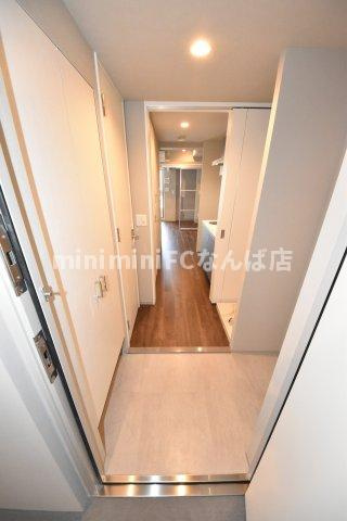 大阪市西区西本町１丁目の賃貸マンションの玄関