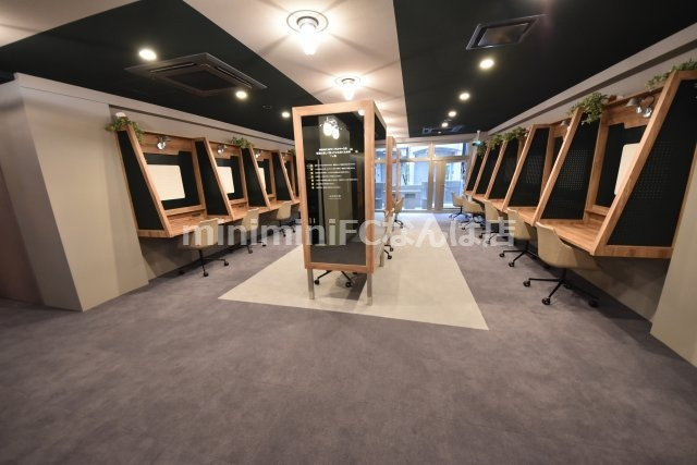 大阪市西区西本町１丁目の賃貸マンションのエントランス