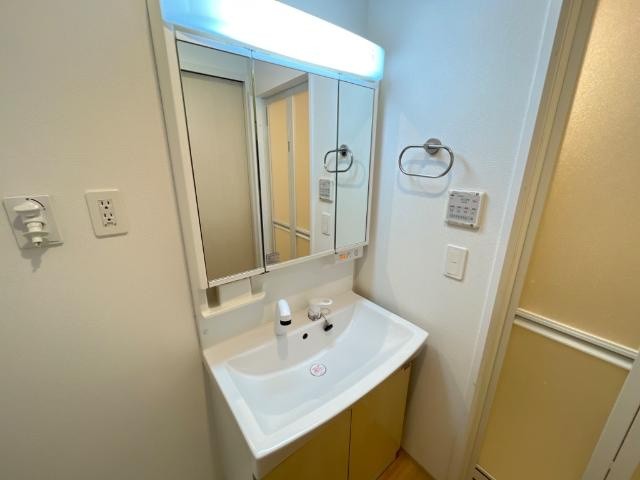 ローズガーデン舟入南の洗面所|洗髪洗面化粧台