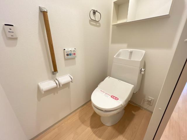 ローズガーデン舟入南のトイレ|シャワー付トイレ