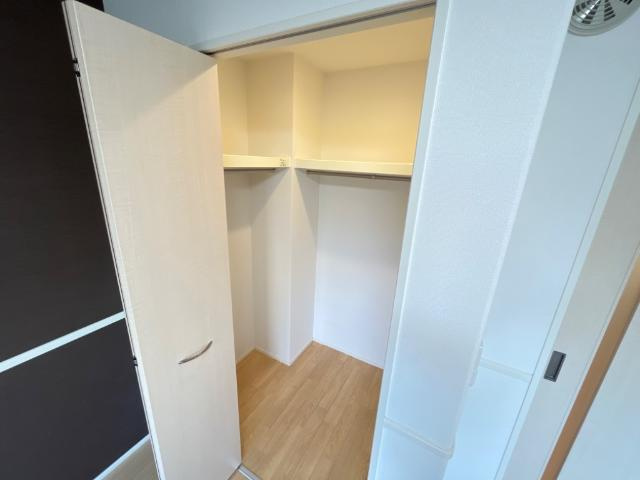 ローズガーデン舟入南の収納|ウォークインCL