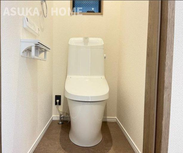 港南台一丁目新築戸建のトイレ|ゆったりとした空間のトイレです