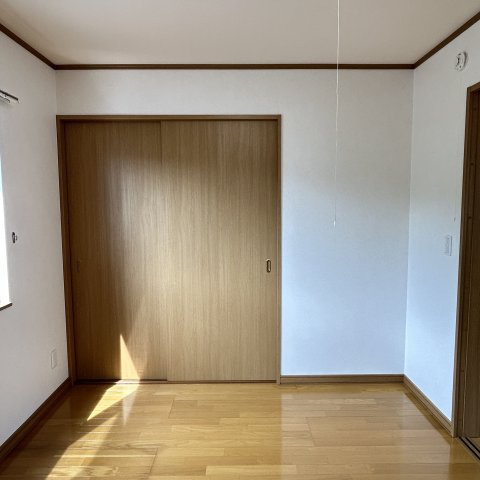 ポプラ若草の洋室|個人の部屋や寝室として使える洋室です