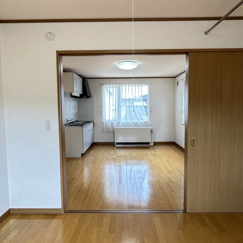 ポプラ若草の洋室|ゆったりした洋室です