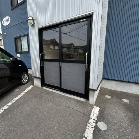 ポプラ若草のエントランス|ゆとりのあるエントランスです
