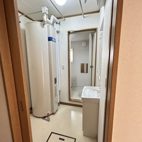 ポプラ若草の洗面所|広い洗面スペース
