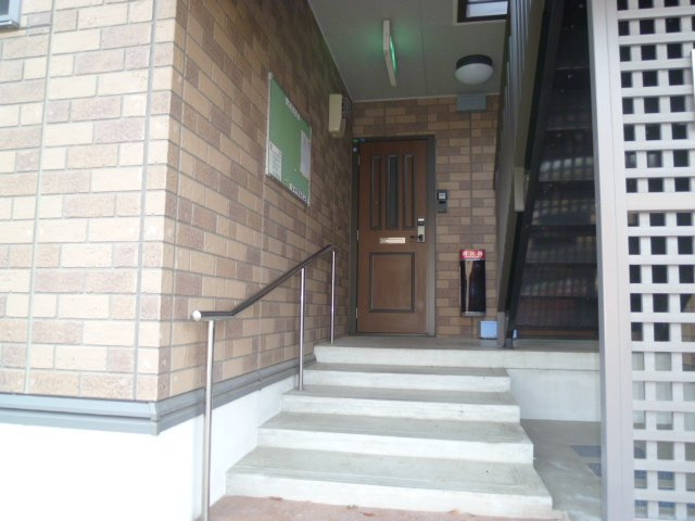 サンジェイド【10，000円キャッシュバック対象物件】のエントランス|清潔なエントランスです