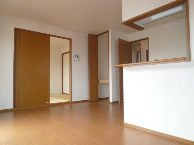 サンジェイド【10，000円キャッシュバック対象物件】の居間・リビング|ゆったり過ごせる居間です