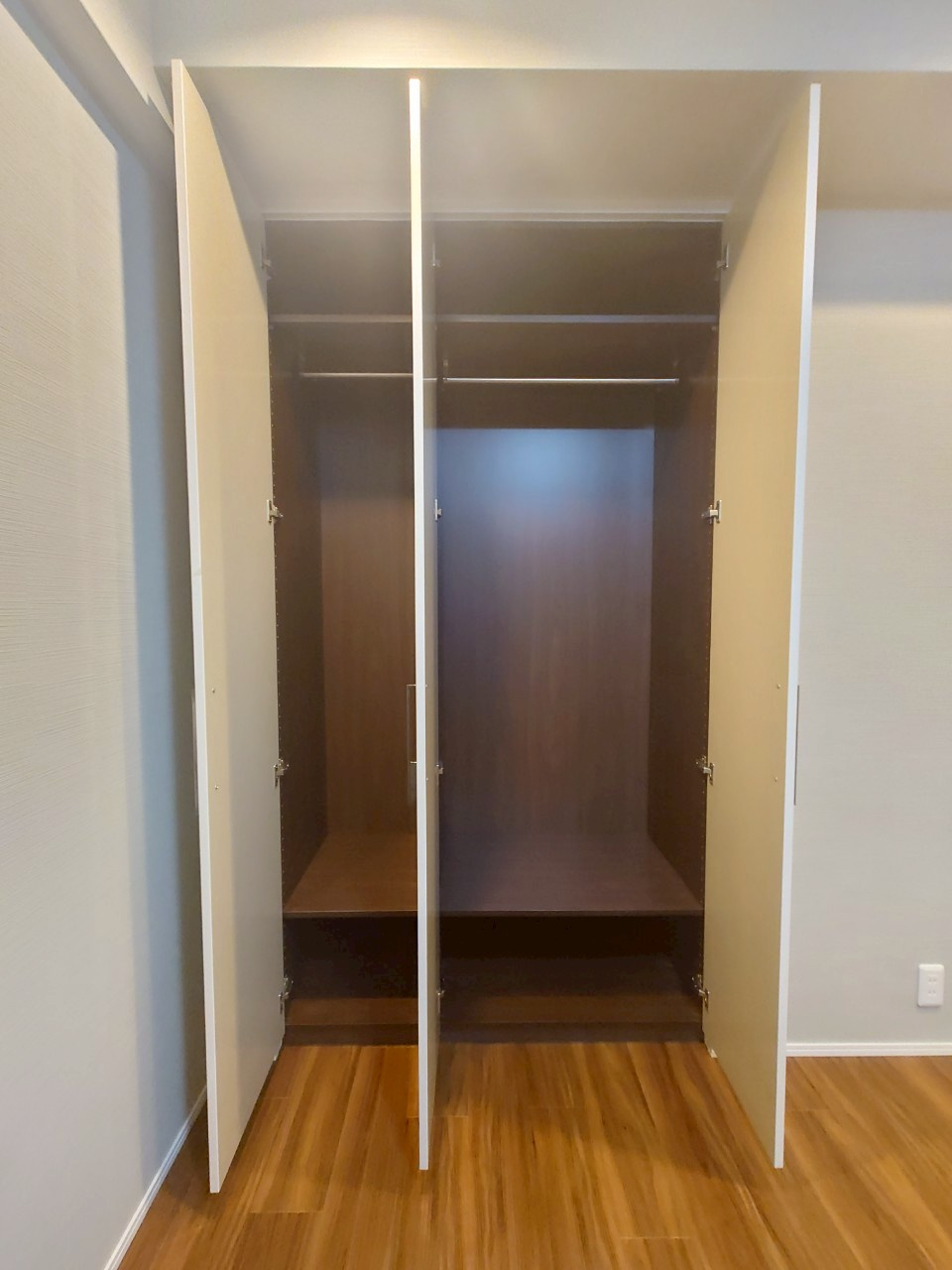 地下鉄『四条』駅徒歩2分＆阪急『烏丸』駅徒歩４分☆リフォーム完了で即入居可能☆四条烏丸クロスマークの洋室|クローゼット