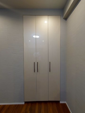 地下鉄『四条』駅徒歩2分＆阪急『烏丸』駅徒歩４分☆リフォーム完了で即入居可能☆四条烏丸クロスマークの洋室|クローゼット