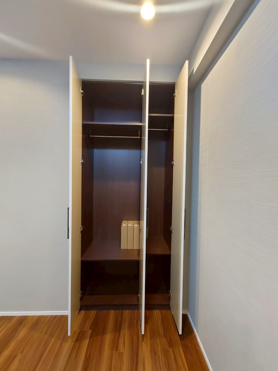 地下鉄『四条』駅徒歩2分＆阪急『烏丸』駅徒歩４分☆リフォーム完了で即入居可能☆四条烏丸クロスマークの洋室|クローゼット