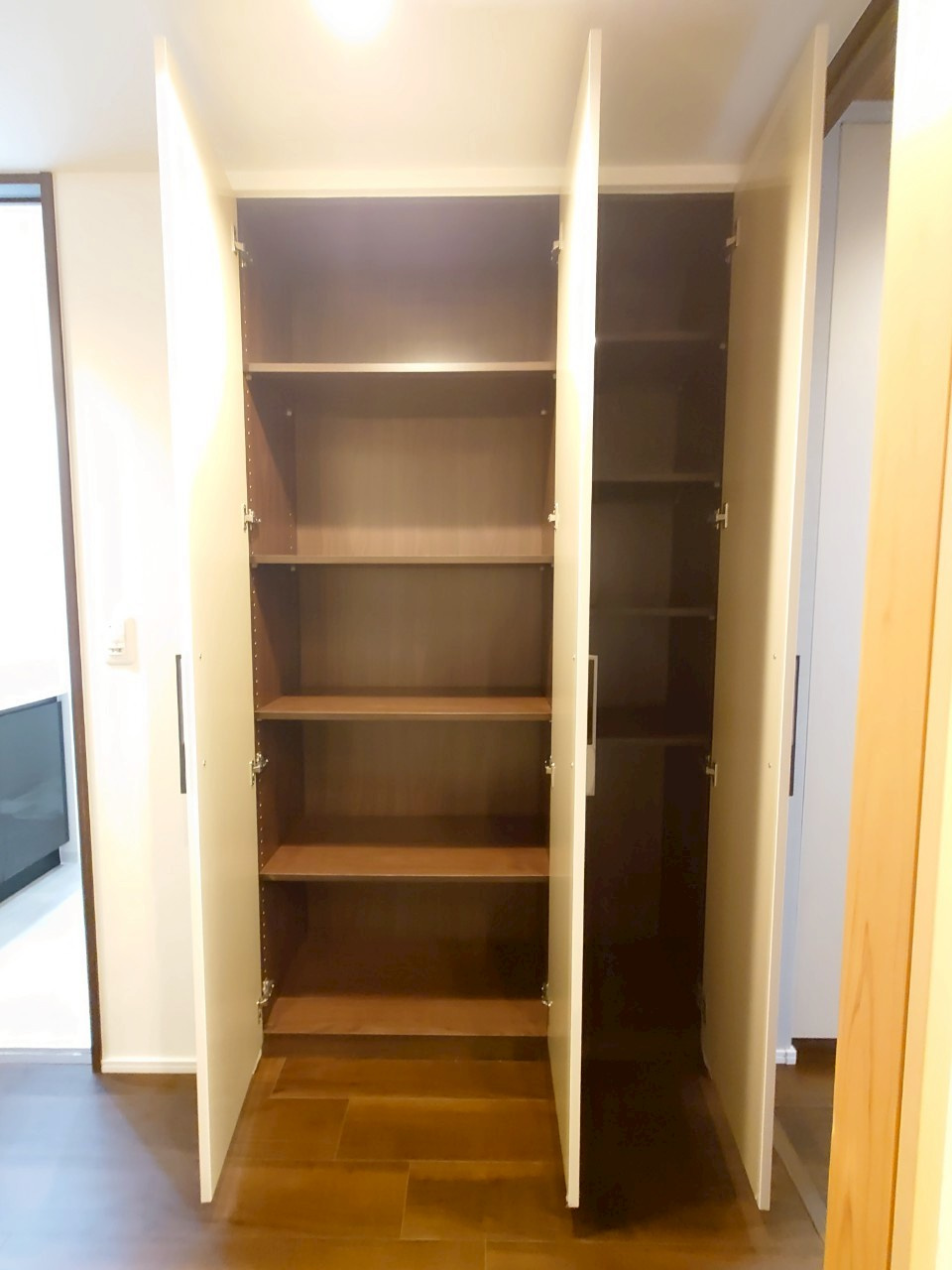 地下鉄『四条』駅徒歩2分＆阪急『烏丸』駅徒歩４分☆リフォーム完了で即入居可能☆四条烏丸クロスマークの収納|廊下収納