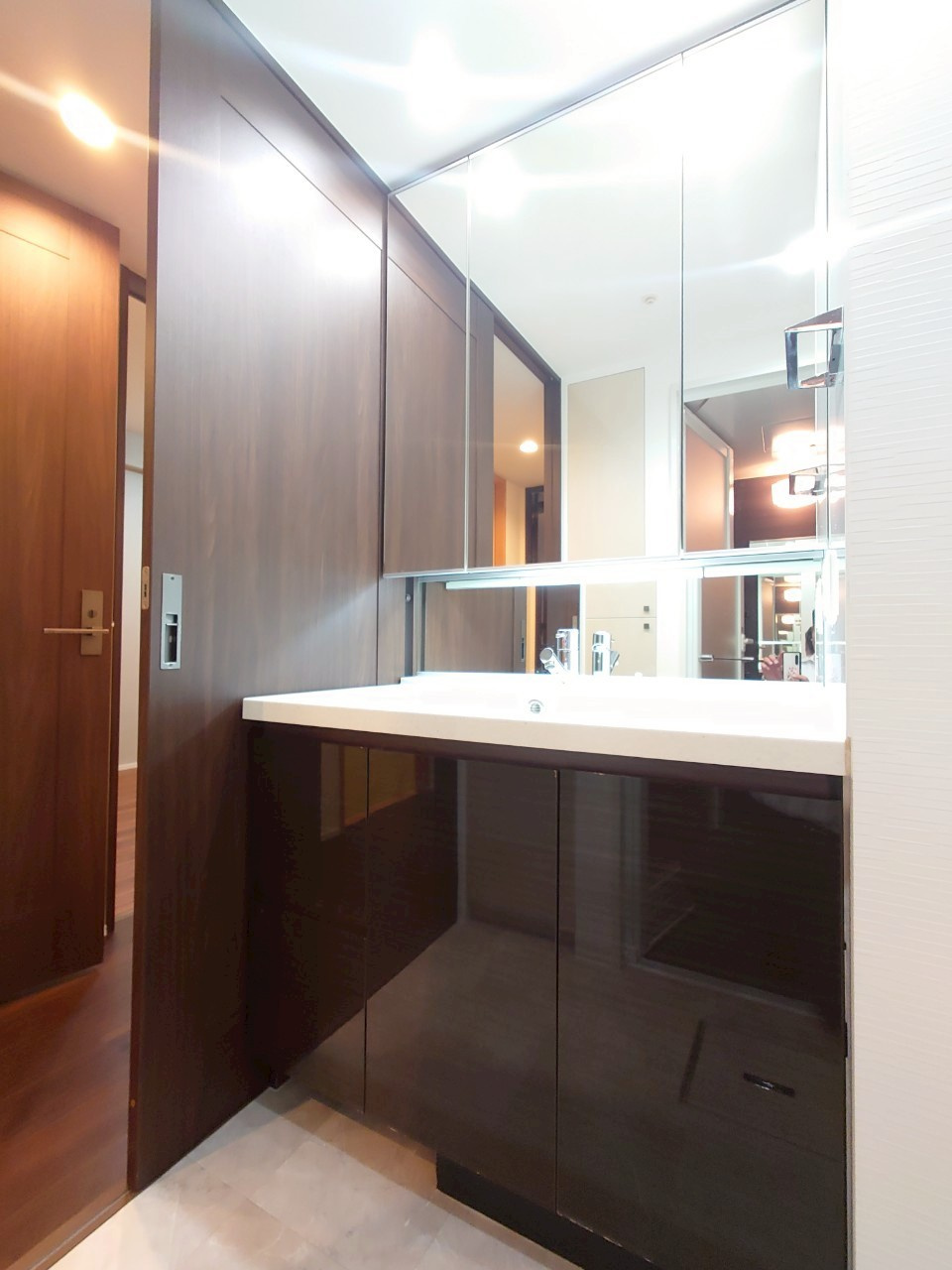 地下鉄『四条』駅徒歩2分＆阪急『烏丸』駅徒歩４分☆リフォーム完了で即入居可能☆四条烏丸クロスマークの洗面所|洗面台