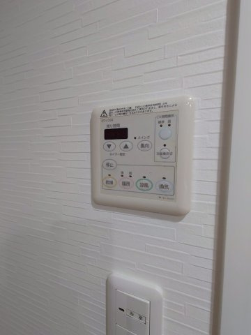 地下鉄『四条』駅徒歩2分＆阪急『烏丸』駅徒歩４分☆リフォーム完了で即入居可能☆四条烏丸クロスマークの浴室|浴室暖房乾燥機