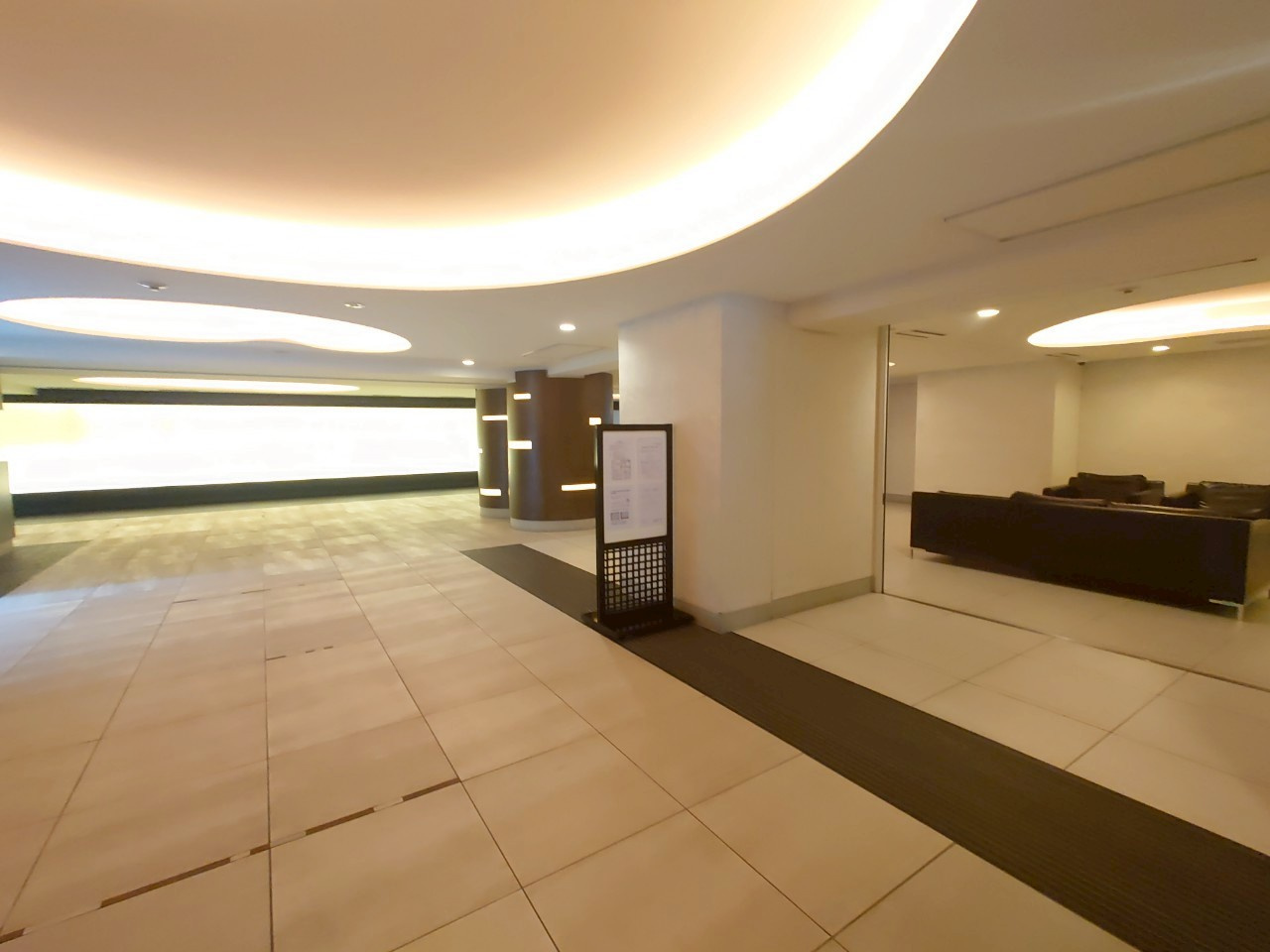 地下鉄『四条』駅徒歩2分＆阪急『烏丸』駅徒歩４分☆リフォーム完了で即入居可能☆四条烏丸クロスマークのエントランス|エントランス