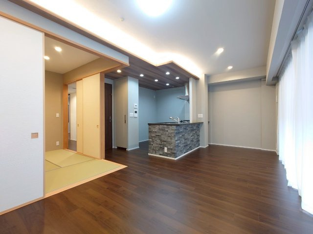 地下鉄『四条』駅徒歩2分＆阪急『烏丸』駅徒歩４分☆リフォーム完了で即入居可能☆四条烏丸クロスマークの居間・リビング|リビング