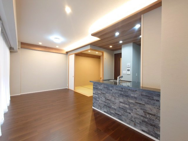 地下鉄『四条』駅徒歩2分＆阪急『烏丸』駅徒歩４分☆リフォーム完了で即入居可能☆四条烏丸クロスマークの居間・リビング|リビング