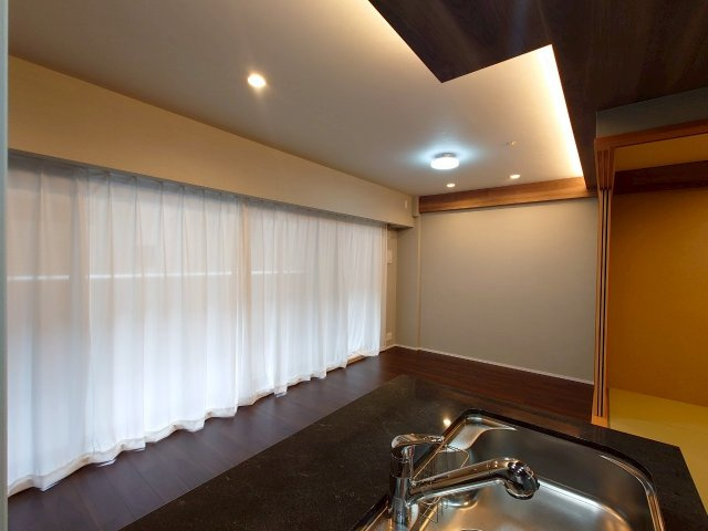 地下鉄『四条』駅徒歩2分＆阪急『烏丸』駅徒歩４分☆リフォーム完了で即入居可能☆四条烏丸クロスマークの居間・リビング|リビング