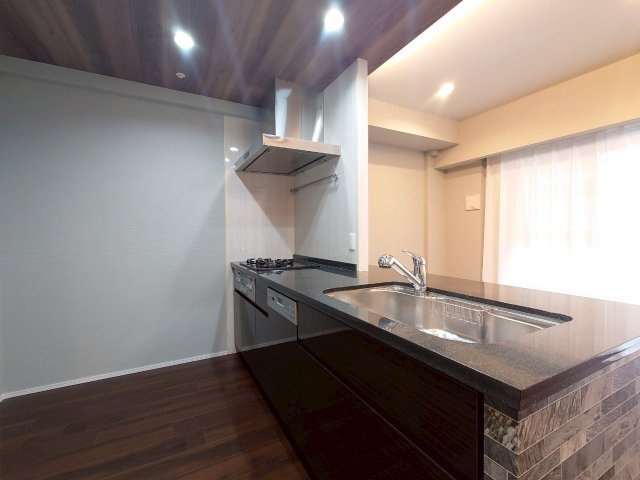 地下鉄『四条』駅徒歩2分＆阪急『烏丸』駅徒歩４分☆リフォーム完了で即入居可能☆四条烏丸クロスマークのキッチン|キッチン