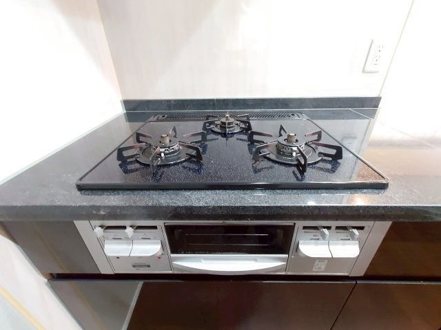 地下鉄『四条』駅徒歩2分＆阪急『烏丸』駅徒歩４分☆リフォーム完了で即入居可能☆四条烏丸クロスマークのキッチン|コンロ