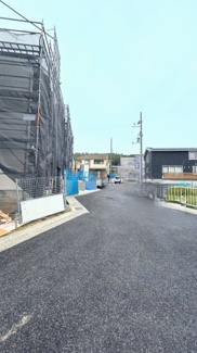 【前面道路含む現地写真】